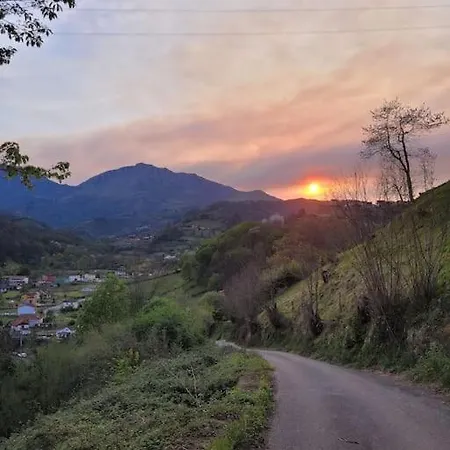 La Caleya Del Pitu Castandiello