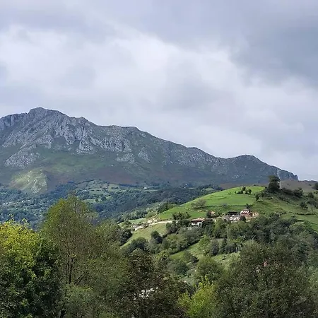 La Caleya Del Pitu Castandiello